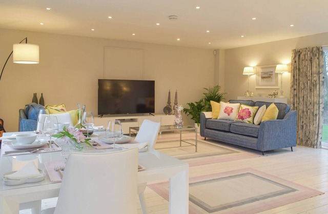 2 bedroom accommodation in Roslin