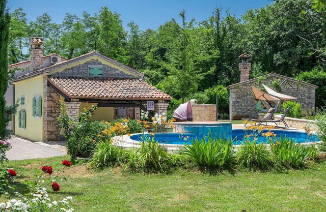 2 bedroom accommodation in Labin