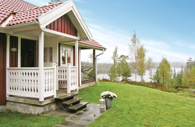 2 bedroom amazing home in åsenhöga