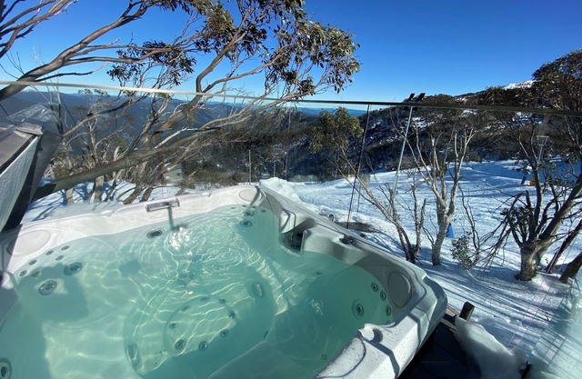 2 Bedroom Apartment with Private Hot tub and amazing views!