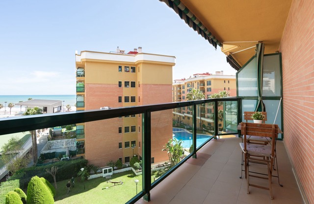 2 bedroom apartment at Bajondillo beach with swimming pool, A/C and WiFi