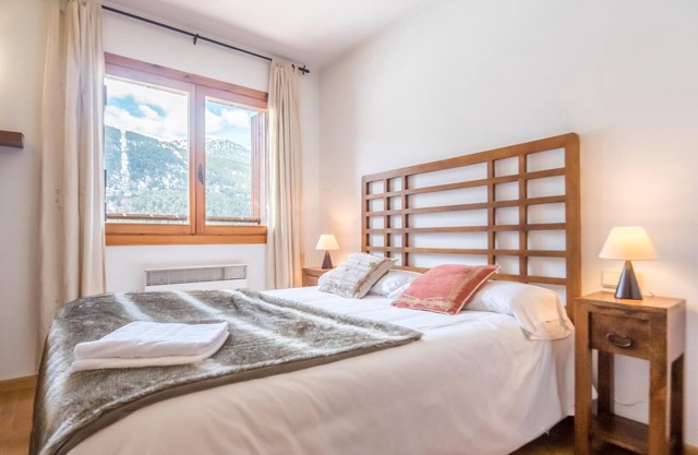 2 bedroom apartment with balcony and 2 bath.El Tarter. ESQ51