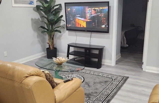 2 Bedroom Apartment - AnFull space with access to backyard, patio, and firepit