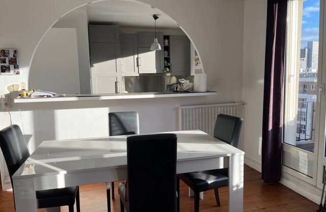 2 Bedroom Apartment in Courbevoie