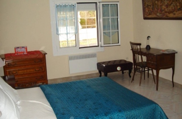 2 Bedroom Apartment in 24350 - MENSIGNAC