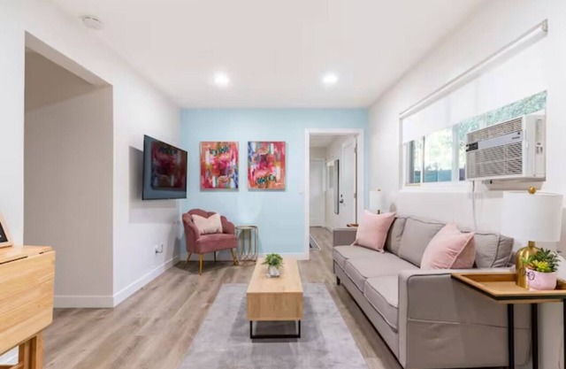 2-bedroom apartment just 10 minutes to University of San Diego