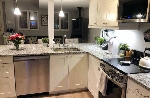 2-Bedroom Apartment in Historic Capitol Hill House