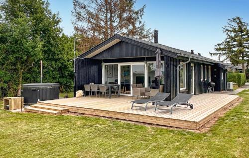 2 Bedroom Awesome Home In Bogense