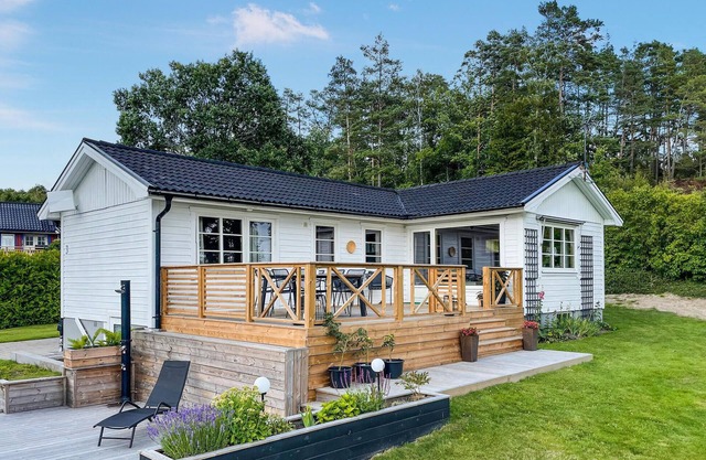 2 bedroom awesome home in Brastad