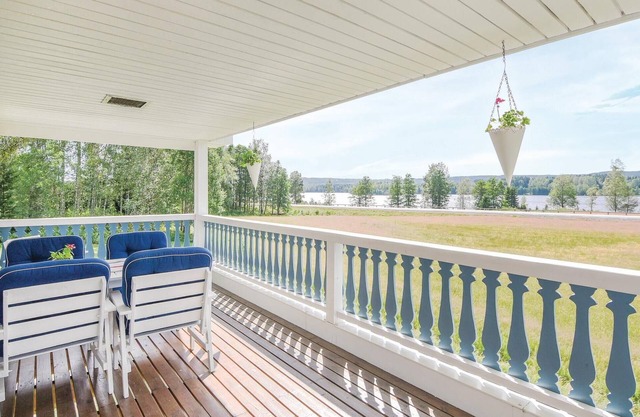 2 bedroom awesome home in Svanskog