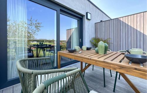 2 Bedroom Beautiful Apartment In Bièvre