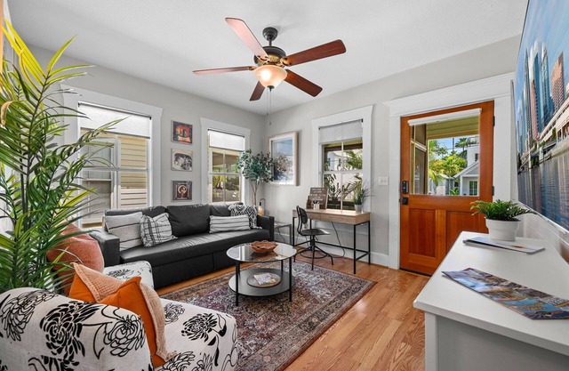 2 Bedroom Bungalow in Historic Ybor City, Steps from 7th ave