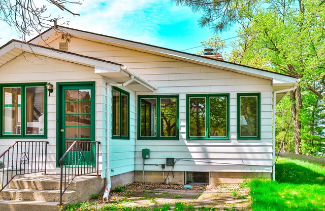 2 Bedroom Cabin on Lower Cullen