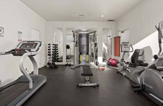 2-bedroom Condo in Heart of Downtown Calabasas