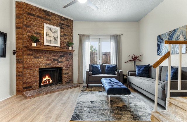 2-Bedroom Condo in Plano Sleeps Up to 6