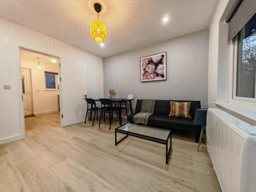 2 Bedroom Cotswold Bungalow