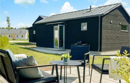 2 Bedroom Cozy Home In Gotlands Tofta