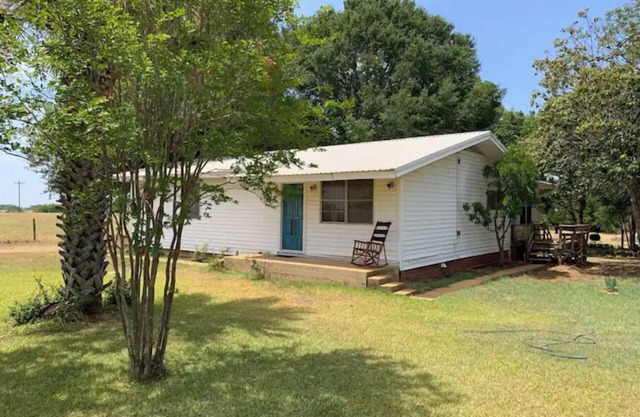 2-BEDROOM Farmhouse
