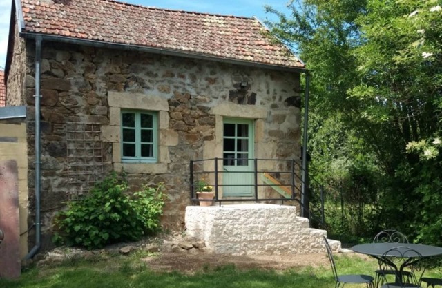 2 bedroom French Dog Friendly Gite with access to large garden and swimming pool
