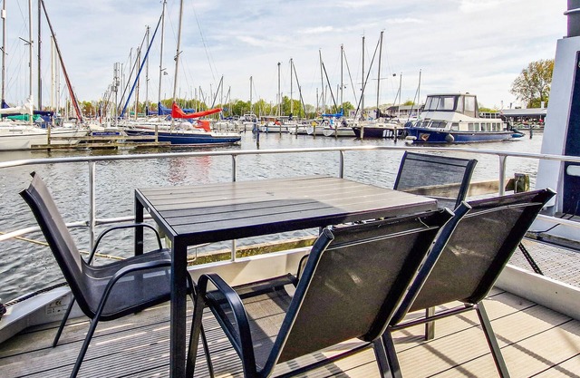 2 bedroom gorgeous ship in Naarden