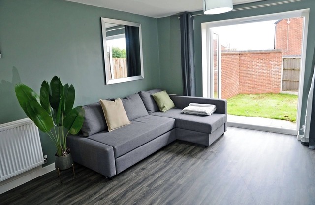 2 Bedroom Home-Sleeps7,Fast Wifi,Near AltonTowers