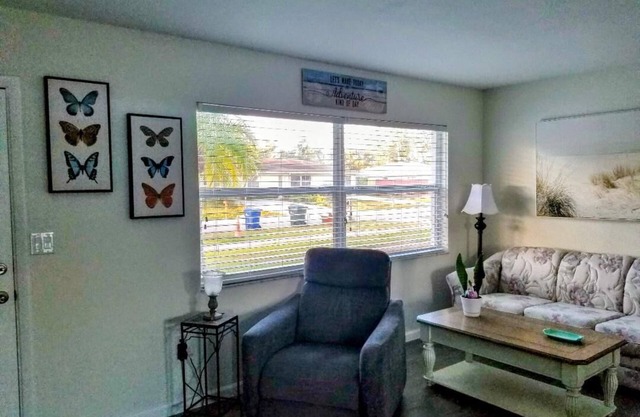 2-bedroom home in amazing Venice-sleep 6