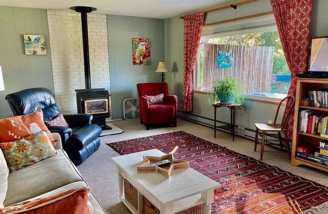 2-Bedroom Home on Large Property - Walk to the Beach! No Cleaning Fee!