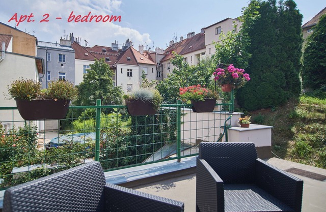 2 Bedroom Home with Garden close to Prague Castle