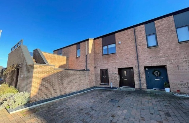 2 Bedroom House with Garden next to the River Tees