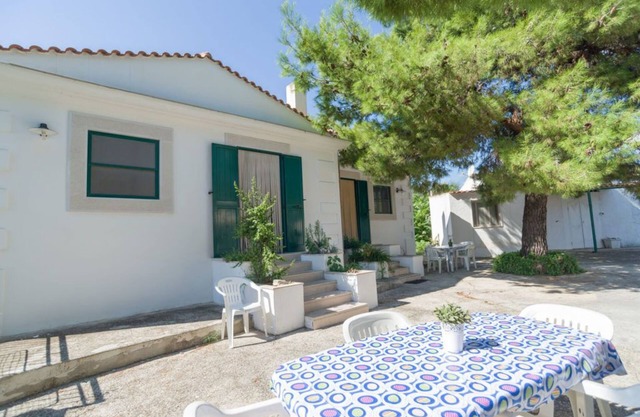 2-bedroom house 90 meters from the sea