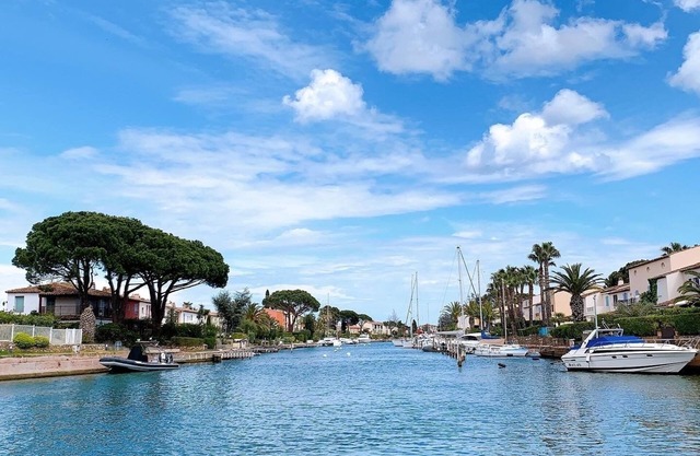 2 BEDROOM HOUSE IN PORT COGOLIN (with pontoon for boat)