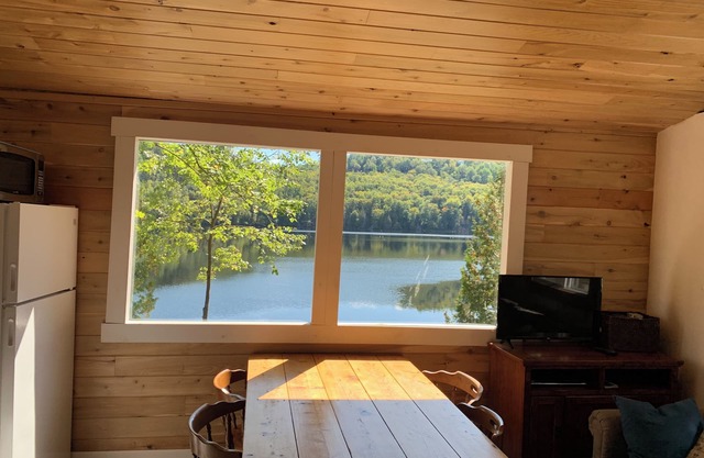 2 Bedroom Lakefront Cabin on Baptiste Lake