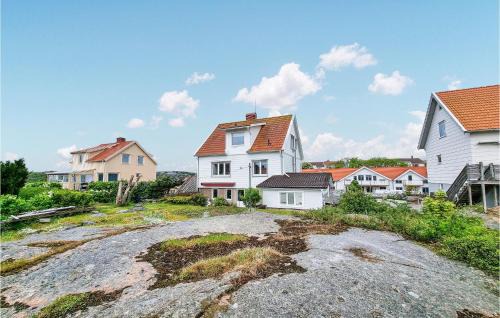 2 Bedroom Lovely Apartment In Kungshamn