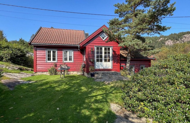 2 bedroom lovely home in Lindesnes