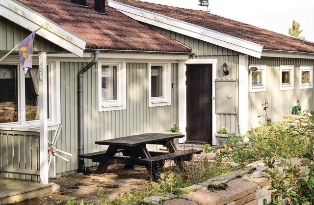 2 bedroom lovely home in Degerhamn
