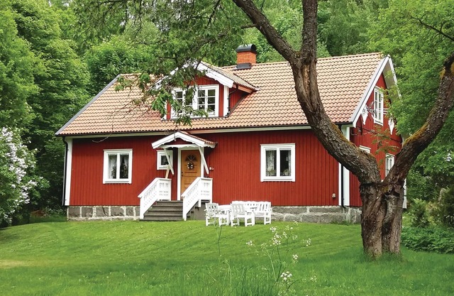 2 bedroom lovely home in Lönashult