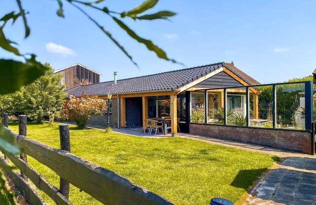 2 bedroom lovely home in Hippolytushoef