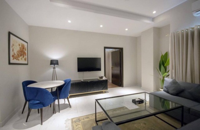 2 Bedroom Luxury Apartment - With Balconies and City Views