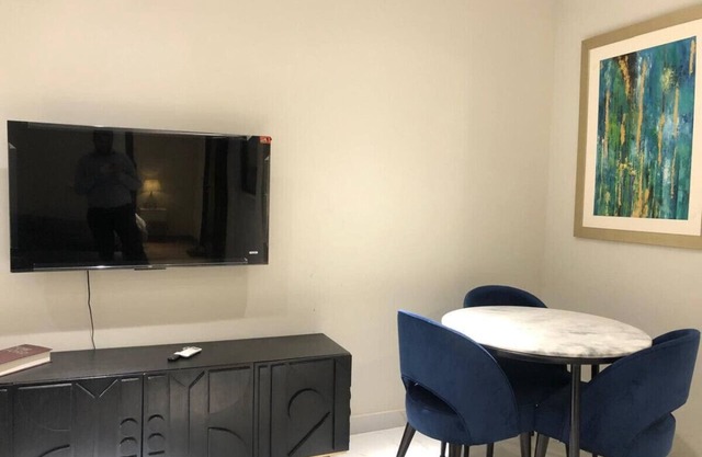2 Bedroom Luxury apartment - With Rooftop Garden & Parking