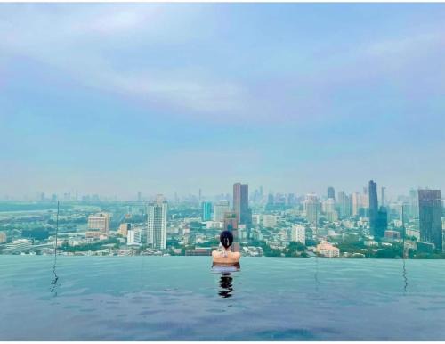 2 Bedroom Luxury Apartment 3 min walk from BTS Ekkamai