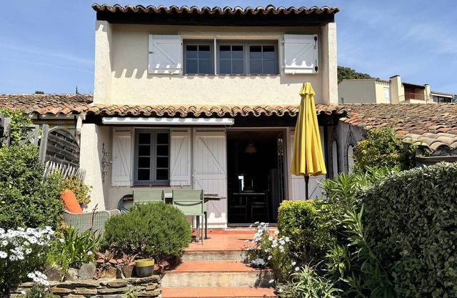 2-Bedroom Mas with Sea View, Pool, Wi-Fi