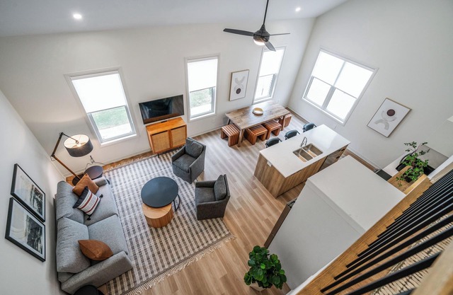 2 Bedroom New Stylish Apt for up to 6 ppl in Niagara-on-the-Lake