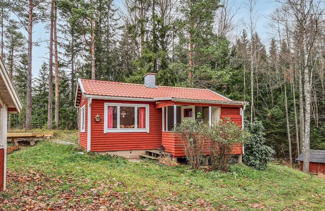 2 bedroom nice home in Undenäs