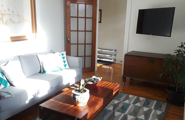 2 BEDROOM + OFFICE + FAST INTERNET + QUIET, SAFE & FRIENDLY NEIGHBORHOOD!