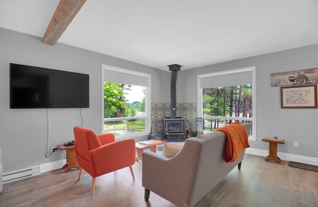 2 Bedroom on Loon Lake with Woodstove