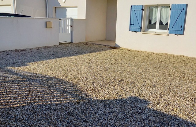 2 Bedroom Private vacation home in Longeville sur mer