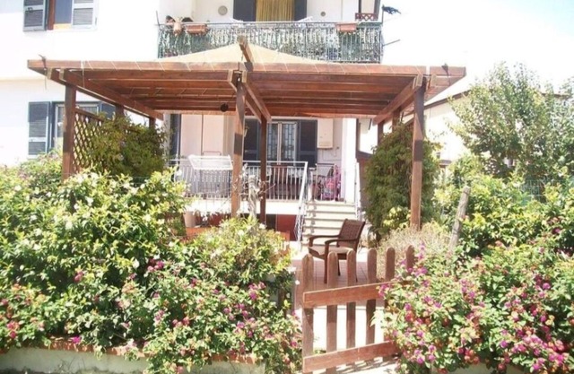 2 Bedroom Private vacation home in Festinese