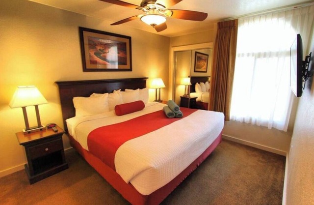 2 bedroom private villa, with pools & hot tubs!