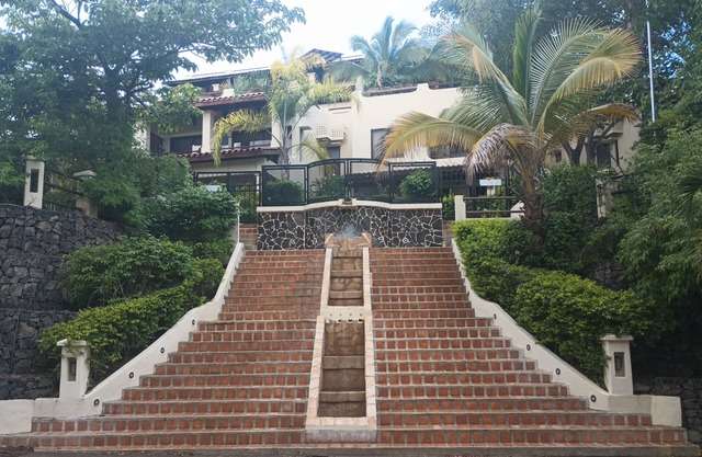 2-bedroom resort in wonderful Playas del Coco with WiFi, AC; extra sleeper