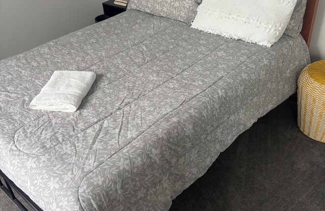 2 bedroom Terrace-10min drive to city!